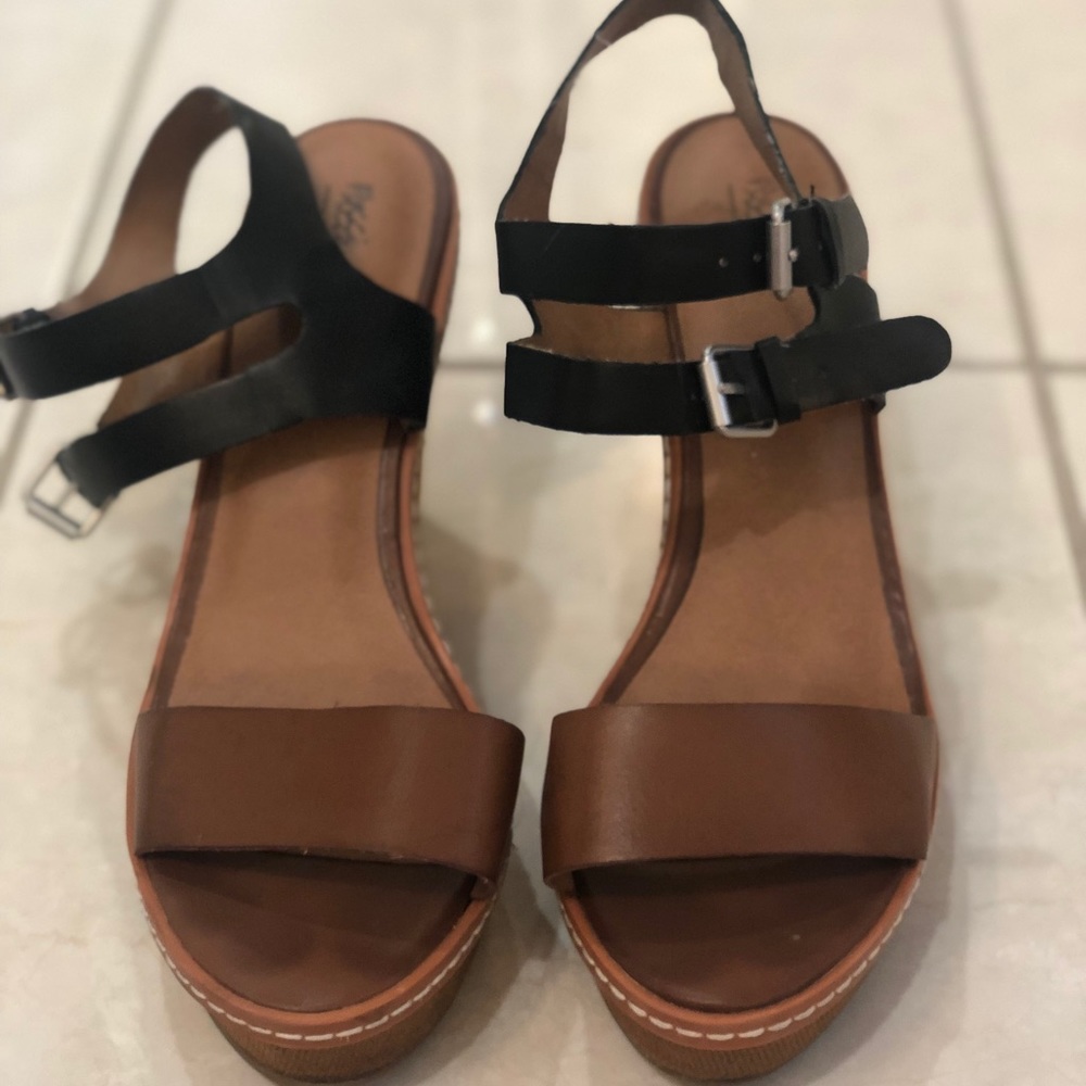 Brown and black Wedges